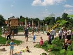 Spielplatzgestaltung mit Kindern © Grambach (Bilder von Fratz Graz) Spielplatzgestaltung mit Kindern