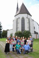 Das Projektteam vor der Kirche Waasen