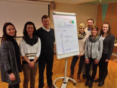 Mitarbeiterklausur beim Posthotel Thaller in Anger. Am Bild von links nach rechts: Gabriele Jahn, Simone Wagner, Horst Fidlschuster, Claudia Faustmann, Christian Fraissler-Simm, Beatrix Übelacker und Julia Muhr. 