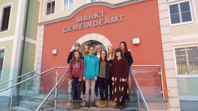 hinten v. l.: Janine Lang, Eva Ebner, Jugendmanagerin Valerie Böckel, Kiara Kammerhofer, Nathalie Habian; vorne: Jana Schöggl, Michael Auer, Paulina Reichl, Jana Lamprecht; (nicht am Bild: Bernd Stelzer, Tim Tösch, Rafael Rothwangel, Isabel Wernbacher, Kevin Schaufler) © Bammer hinten v. l.: Janine Lang, Eva Ebner, Jugendmanagerin Valerie Böckel, Kiara Kammerhofer, Nathalie Habian; vorne: Jana Schöggl, Michael Auer, Paulina Reichl, Jana Lamprecht; (nicht am Bild: Bernd Stelzer, Tim Tösch, Rafael Rothwangel, Isabel Wernbacher, Kevin Schaufler)