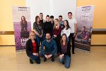 Jugendmanagerin Valerie Böckel (li. vorne), Jakob Kramer und Nadja Maier von beteiligung.st mit der Projektgruppe der HAK Mürzzuschlag: (stehend v.l.) Tanja Hauswiesner, Florent Kurtaj, Ines Lukic, Ali Asghar Nasari, Laura Rossegger, Haris Feta, Donjeta Hoti und Dennis Lohan © Bandic Jugendmanagerin Valerie Böckel (li. vorne), Jakob Kramer und Nadja Maier von beteiligung.st mit der Projektgruppe der HAK Mürzzuschlag: (stehend v.l.) Tanja Hauswiesner, Florent Kurtaj, Ines Lukic, Ali Asghar Nasari, Laura Rossegger, Haris Feta, Donjeta Hoti und Dennis Lohan