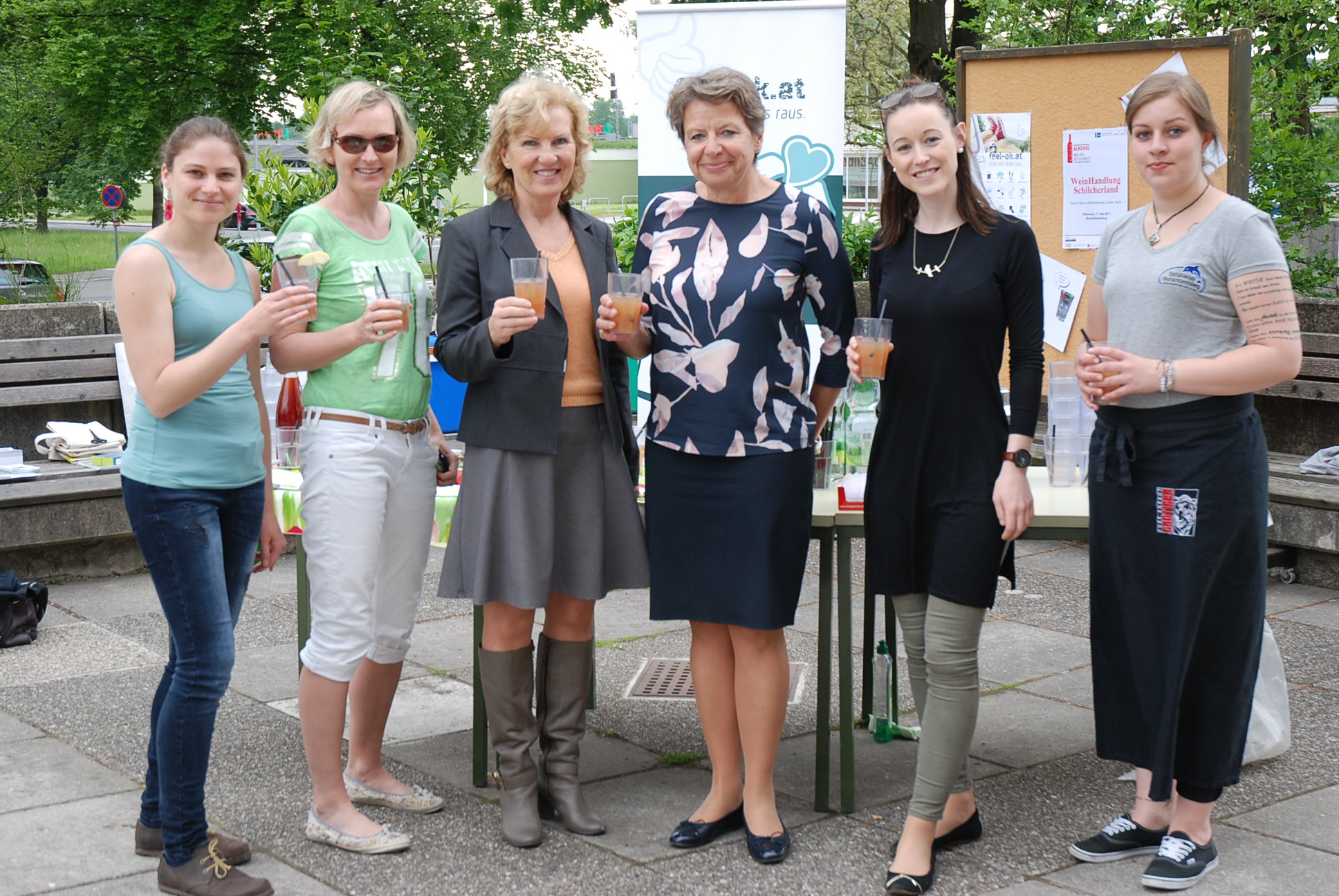 Am Foto v.l.n.r.: Antonia Zengerer (Styria vitalis), Inge Zelinka-Roitner (Styria vitalis), Christa Horn (Fachinspektorin für Bewegungserziehung und Sport), Gerda Lichtberger (Direktorin BORG Deutschlandsberg), Elisabeth Reiterer (Regionalmanagement Südweststeiermark), Hannah Brauchart (Streetwork Deutschlandsberg)