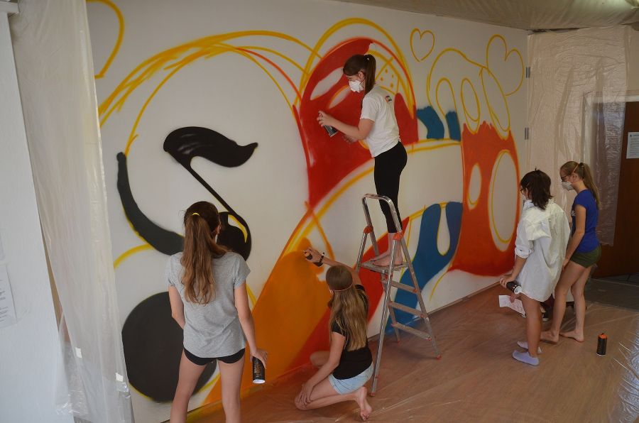 Graffiti Girls in Action