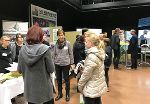 Eltern informieren sich mit ihren Kindern © Barbara Siegl Eltern informieren sich mit ihren Kindern