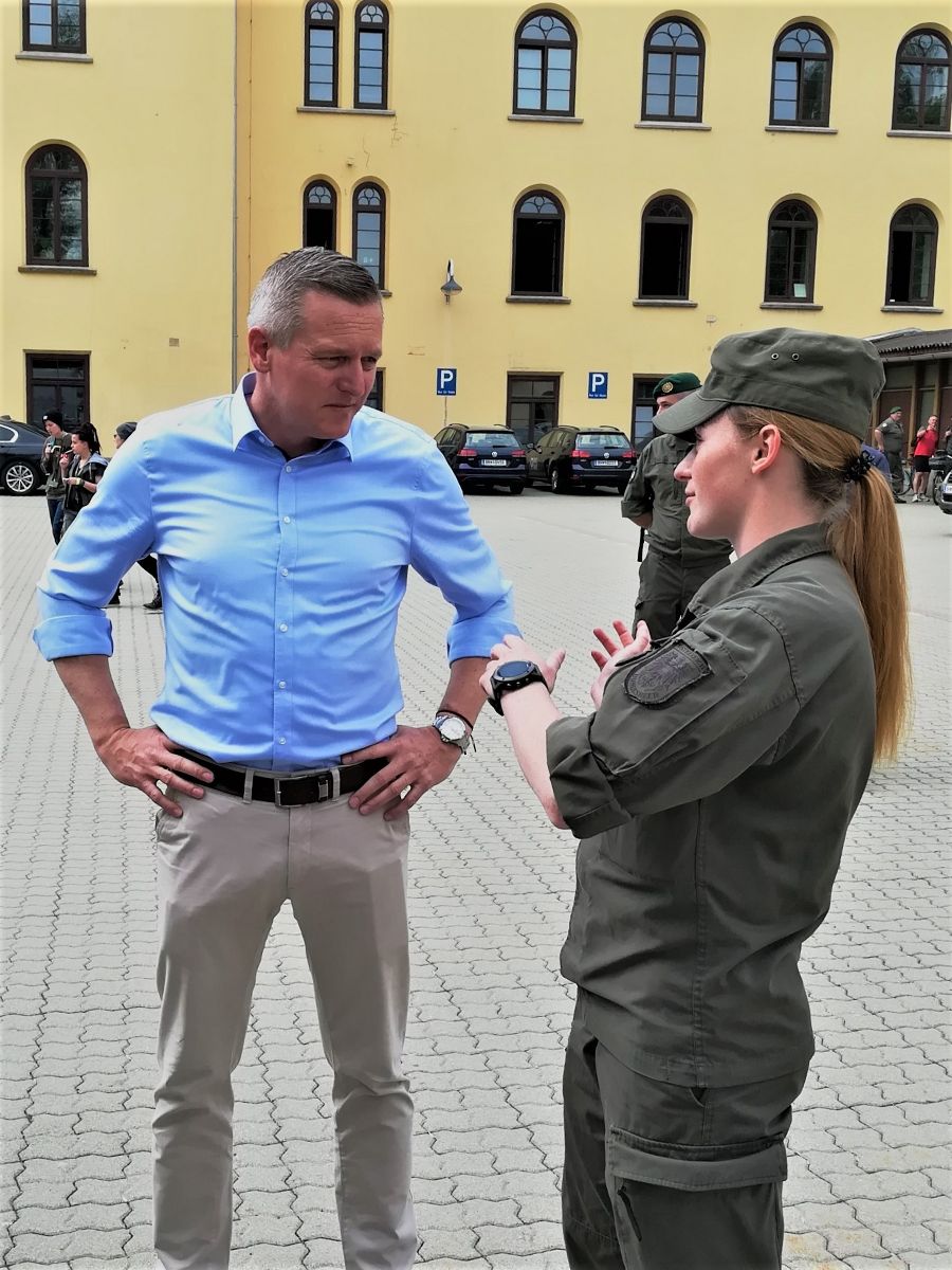 Herr Minister Kunasek im Gespräch